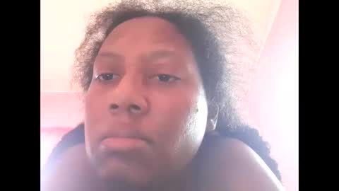 Eirondra Valeen online show from November 9, 2025, 1:09 pm