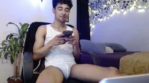 Snapshot of ekhtyr11 chatting on December 10, 2024, 2:38 am xoxo online show from December 10, 2024, 2:38 am