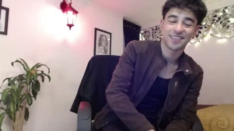 Snapshot of ekhtyr11 chatting on December 19, 2024, 12:13 am xoxo online show from December 19, 2024, 12:13 am