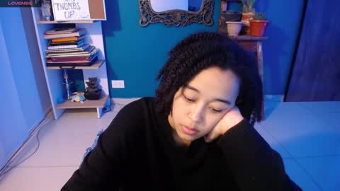 Ela  Help me reach 100 thumbs up online show from October 28, 2025, 11:51 pm