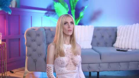 Ella online show from June 19, 2026, 5:01 am