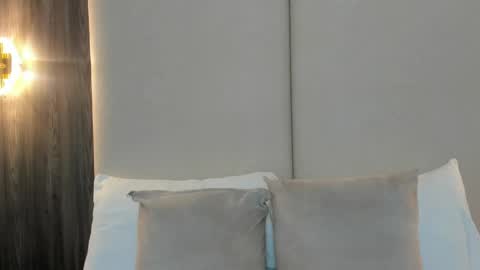 E L A I A online show from March 31, 2026, 7:25 pm