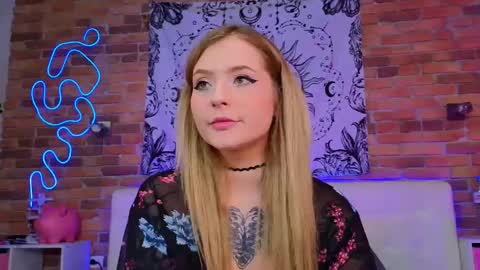 Snapshot of elainaquartzz chatting on February 17, 2025, 8:04 pm Lina online show from February 17, 2025, 8:04 pm