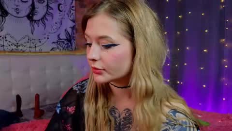 Snapshot of elainaquartzz chatting on February 18, 2025, 10:58 pm Lina online show from February 18, 2025, 10:58 pm