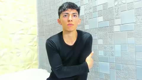 Snapshot of elangiraldo chatting on November 11, 2025, 10:21 pm Elan Giralon online show from November 11, 2025, 10:21 pm