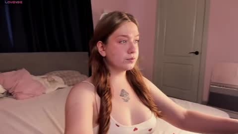 Snapshot of elara_boreall chatting on June 18, 2026, 11:14 am Elara online show from June 18, 2026, 11:14 am