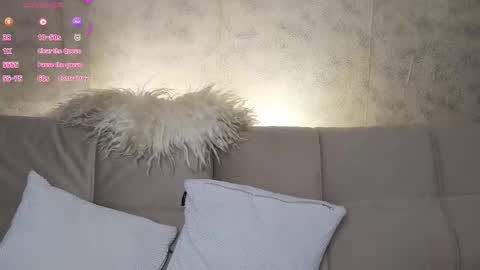 elarasable online show from November 29, 2025, 6:55 pm