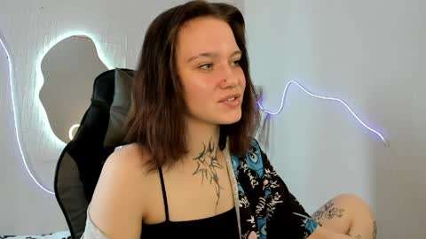 elastikiss online show from April 9, 2026, 8:20 am