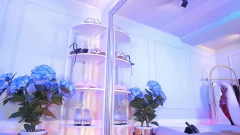 Elasummeer online show from March 19, 2026, 11:58 am