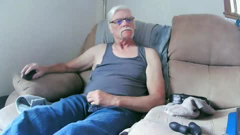 Snapshot of elcamino83 chatting on June 28, 2026, 3:01 am Elcamino83 online show from June 28, 2026, 3:01 am
