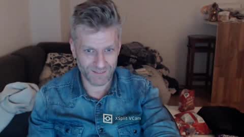 Snapshot of elculiador2207 chatting on December 6, 2024, 11:25 pm Timm online show from December 6, 2024, 11:25 pm