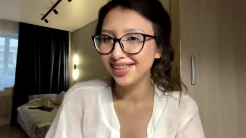 Snapshot of eleanorefrens chatting on May 27, 2026, 4:15 pm Alice online show from May 27, 2026, 4:15 pm
