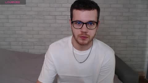 Snapshot of electric_smile chatting on May 9, 2026, 8:19 am Alex online show from May 9, 2026, 8:19 am