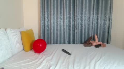 Snapshot of elegant_ebony chatting on December 27, 2024, 10:45 am Nika online show from December 27, 2024, 10:45 am