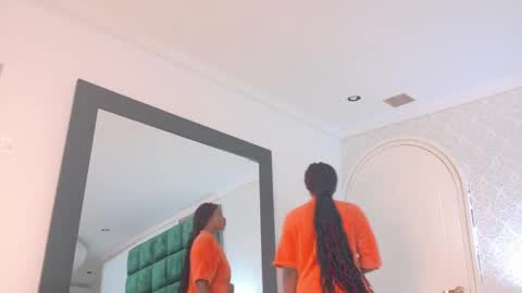 elektradoll1 online show from May 13, 2026, 11:40 am
