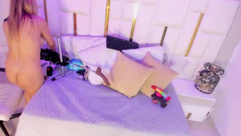 Elena online show from April 10, 2026, 7:29 pm