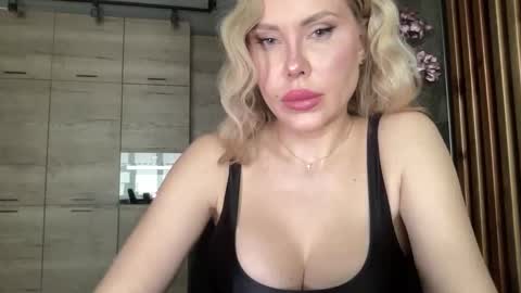 elena_wow online show from March 5, 2026, 9:27 am