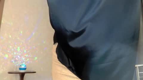 elenaza online show from March 25, 2026, 9:43 pm