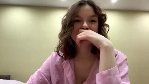 Mila online show from March 9, 2026, 5:39 pm