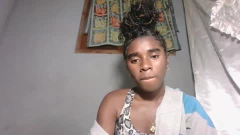 elia011 online show from November 10, 2025, 12:42 am