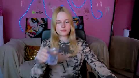 Elin online show from May 11, 2026, 2:45 pm