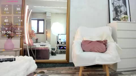 Snapshot of elinamoon_ chatting on February 19, 2026, 6:53 am Elina online show from February 19, 2026, 6:53 am