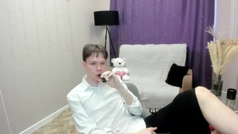 Snapshot of eliotmars chatting on May 19, 2026, 6:53 am eliotmars online show from May 19, 2026, 6:53 am