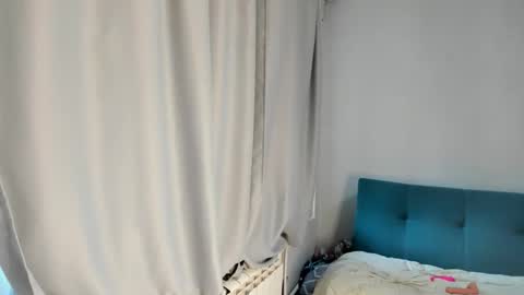 Elis online show from September 11, 2025, 1:39 am