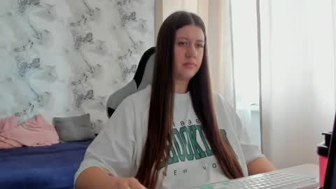 Snapshot of elisa_kollin chatting on July 1, 2026, 10:17 am Aletta Oushen online show from July 1, 2026, 10:17 am