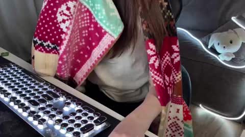 Elisa North online show from February 2, 2025, 5:21 am