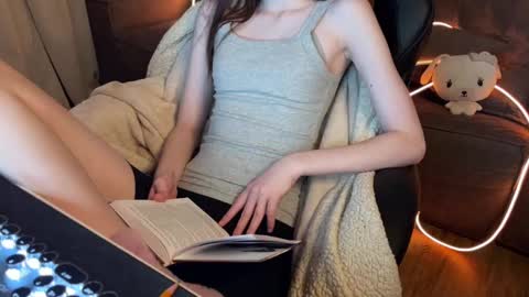 Elisa North online show from February 21, 2025, 4:07 am