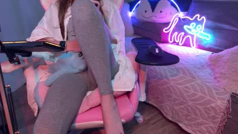 Elisa North online show from September 21, 2025, 1:24 pm