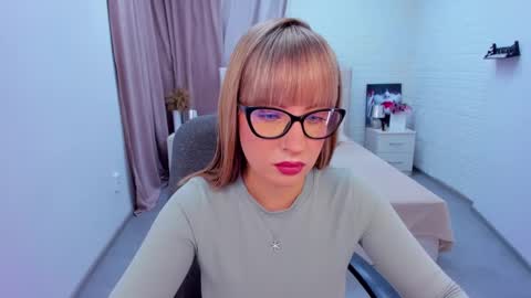 Snapshot of elisabethmills chatting on January 8, 2025, 12:15 pm Elisabeth online show from January 8, 2025, 12:15 pm