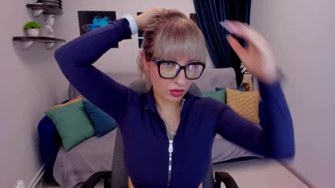 Snapshot of elisabethmills chatting on January 16, 2025, 8:14 pm Elisabeth online show from January 16, 2025, 8:14 pm