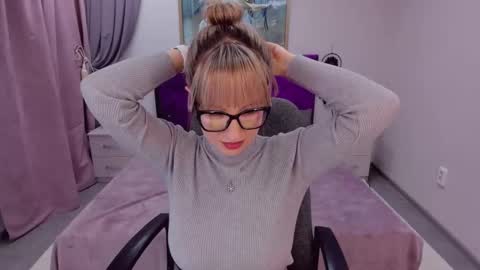 Snapshot of elisabethmills chatting on January 24, 2025, 8:22 pm Elisabeth online show from January 24, 2025, 8:22 pm