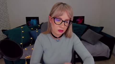 Snapshot of elisabethmills chatting on February 3, 2025, 8:35 pm Elisabeth online show from February 3, 2025, 8:35 pm