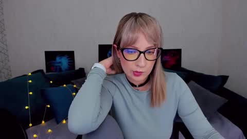 Snapshot of elisabethmills chatting on February 4, 2025, 2:32 pm Elisabeth online show from February 4, 2025, 2:32 pm