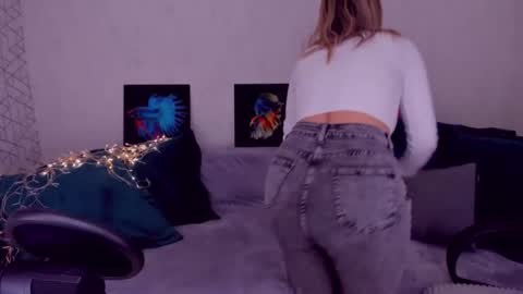 Snapshot of elisabethmills chatting on February 23, 2025, 2:25 pm Elisabeth online show from February 23, 2025, 2:25 pm