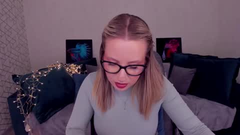 Snapshot of elisabethmills chatting on March 3, 2025, 4:46 pm Elisabeth online show from March 3, 2025, 4:46 pm