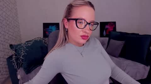 Snapshot of elisabethmills chatting on March 3, 2025, 8:00 pm Elisabeth online show from March 3, 2025, 8:00 pm