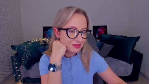 Snapshot of elisabethmills chatting on March 10, 2025, 3:30 pm Elisabeth online show from March 10, 2025, 3:30 pm