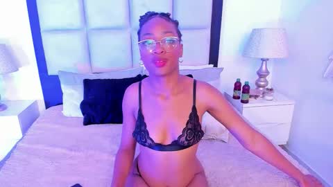 elisabettamonroy online show from December 22, 2025, 3:42 pm