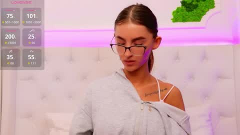 ElisaCharm online show from April 10, 2026, 4:06 am