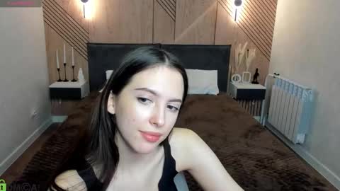 Elise online show from March 13, 2026, 1:23 am