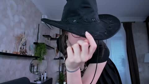 Elis online show from April 17, 2026, 8:06 am