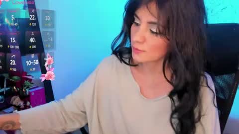 Snapshot of elissa_iris chatting on July 3, 2026, 2:29 am E L I S S A online show from July 3, 2026, 2:29 am