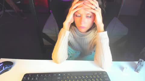 Elizabethangel online show from March 6, 2025, 2:40 pm