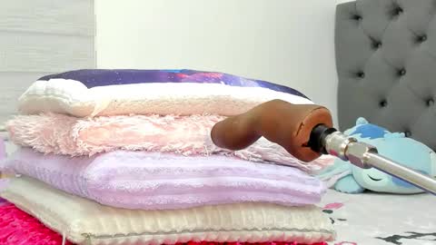 Snapshot of elizabeth_18_ chatting on February 12, 2026, 3:23 am ELIZA online show from February 12, 2026, 3:23 am