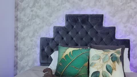 Elizabeth online show from April 8, 2026, 9:48 pm