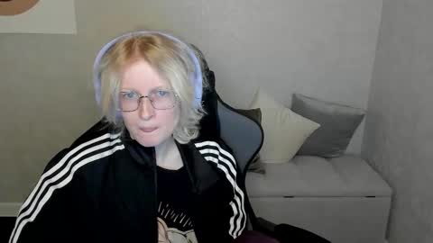 Snapshot of elizabeth_harpper chatting on September 9, 2025, 1:27 am Elizabeth online show from September 9, 2025, 1:27 am